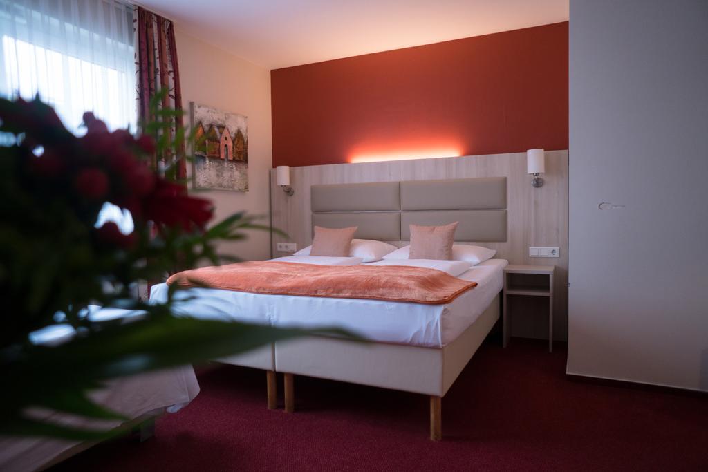 Hotel Rödelheimer Hof - Am Wasserturm Frankfurt am Main Zimmer foto