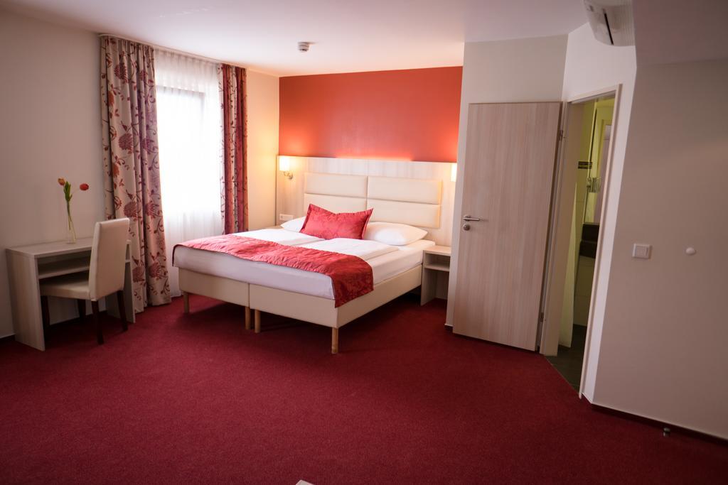 Hotel Rödelheimer Hof - Am Wasserturm Frankfurt am Main Zimmer foto