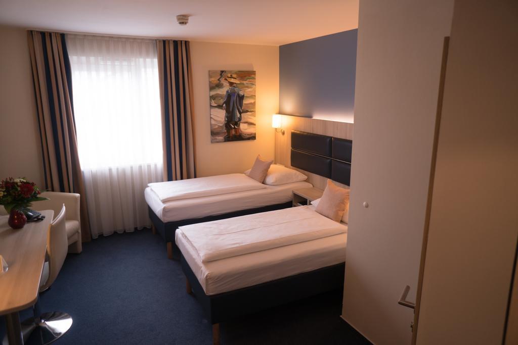 Hotel Rödelheimer Hof - Am Wasserturm Frankfurt am Main Zimmer foto
