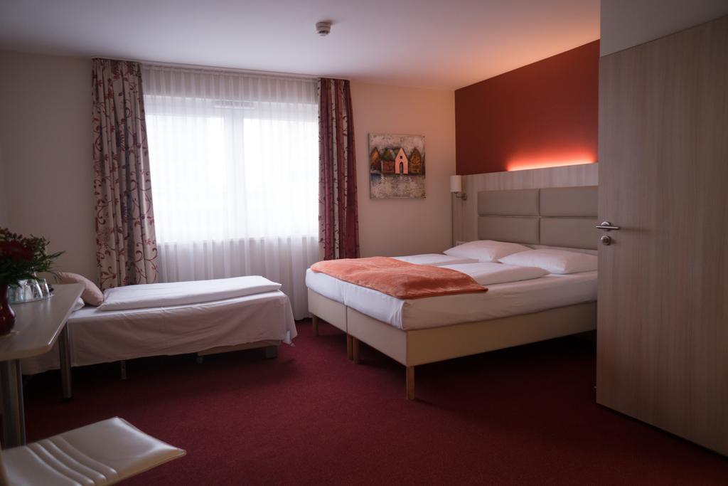Hotel Rödelheimer Hof - Am Wasserturm Frankfurt am Main Zimmer foto
