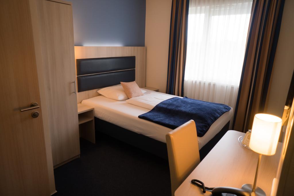 Hotel Rödelheimer Hof - Am Wasserturm Frankfurt am Main Zimmer foto