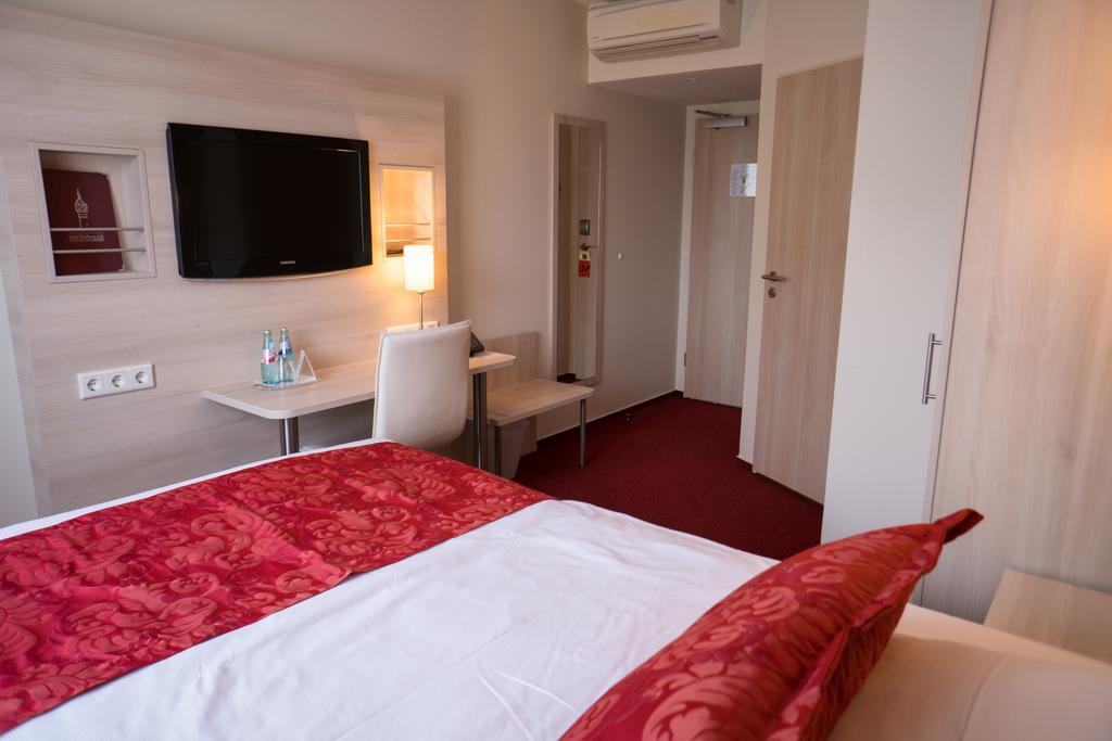 Hotel Rödelheimer Hof - Am Wasserturm Frankfurt am Main Zimmer foto