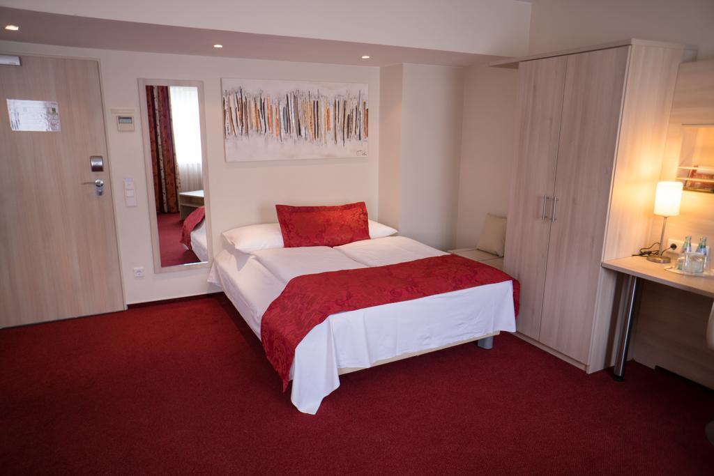 Hotel Rödelheimer Hof - Am Wasserturm Frankfurt am Main Zimmer foto