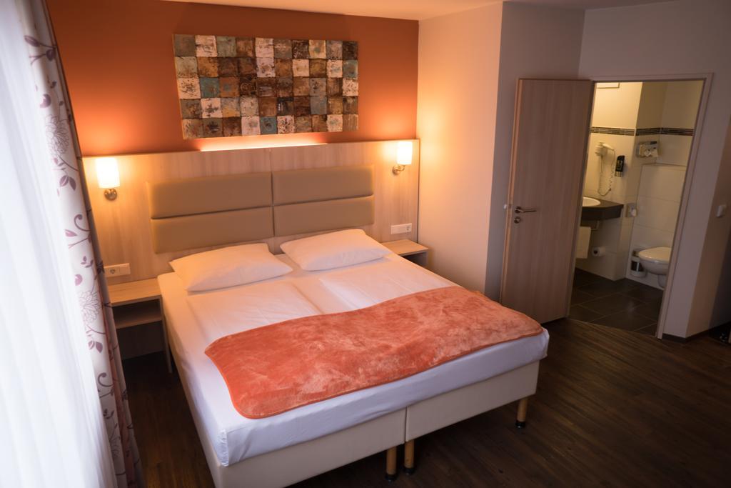 Hotel Rödelheimer Hof - Am Wasserturm Frankfurt am Main Zimmer foto